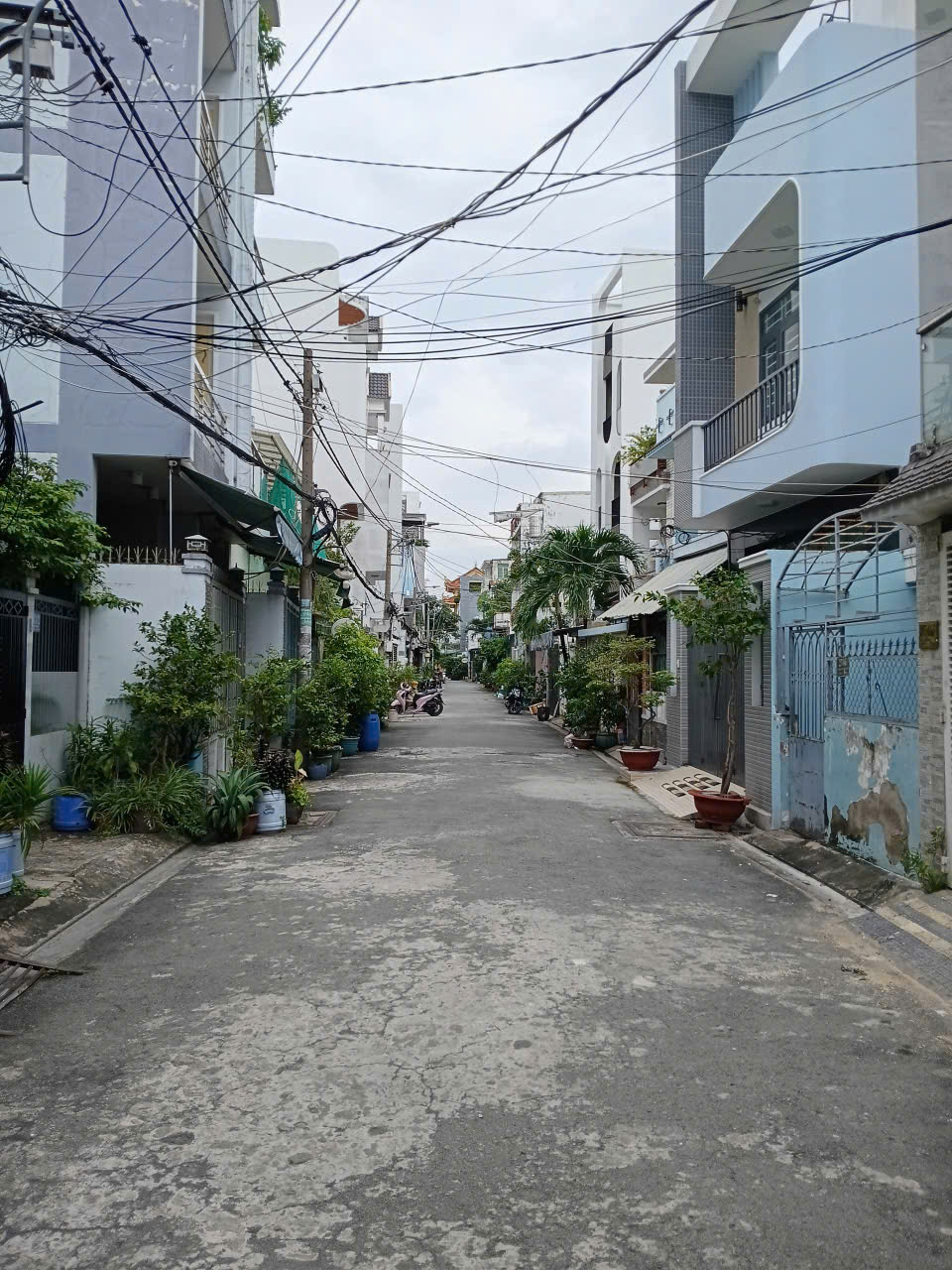 Bán nhà Hòa Bình (Hiệp Tân, Tân Phú) - 70m2 (4x17.5m), 2 tầng, 3PN, 2WC - Hẻm xe hơi - Nhà đẹp ở ngay - Giá 6.95 tỷ